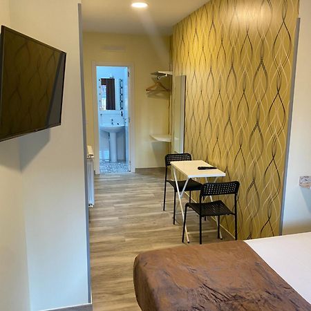 Hostal Oliver Мадрид Екстериор снимка