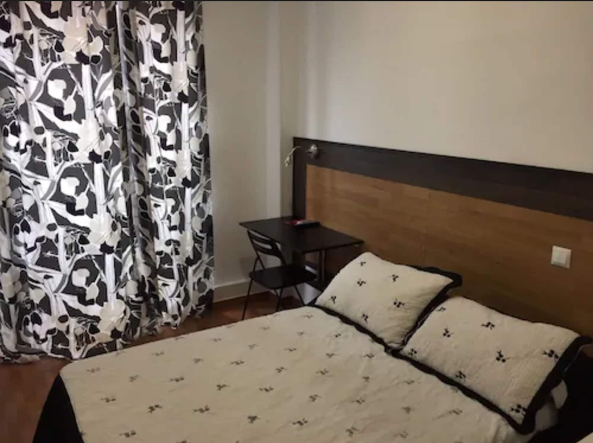 Hostal Oliver Мадрид Екстериор снимка