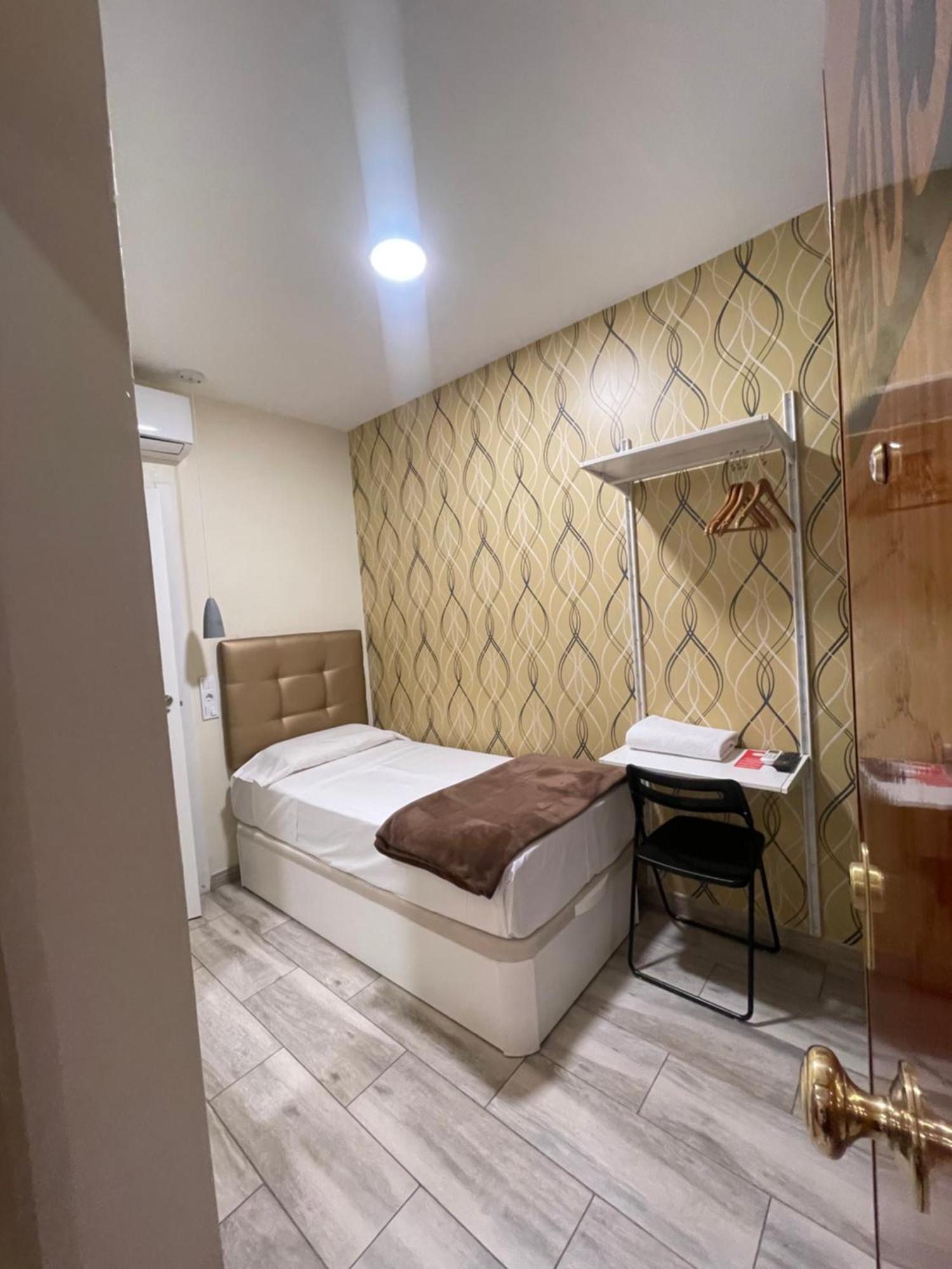 Hostal Oliver Мадрид Екстериор снимка