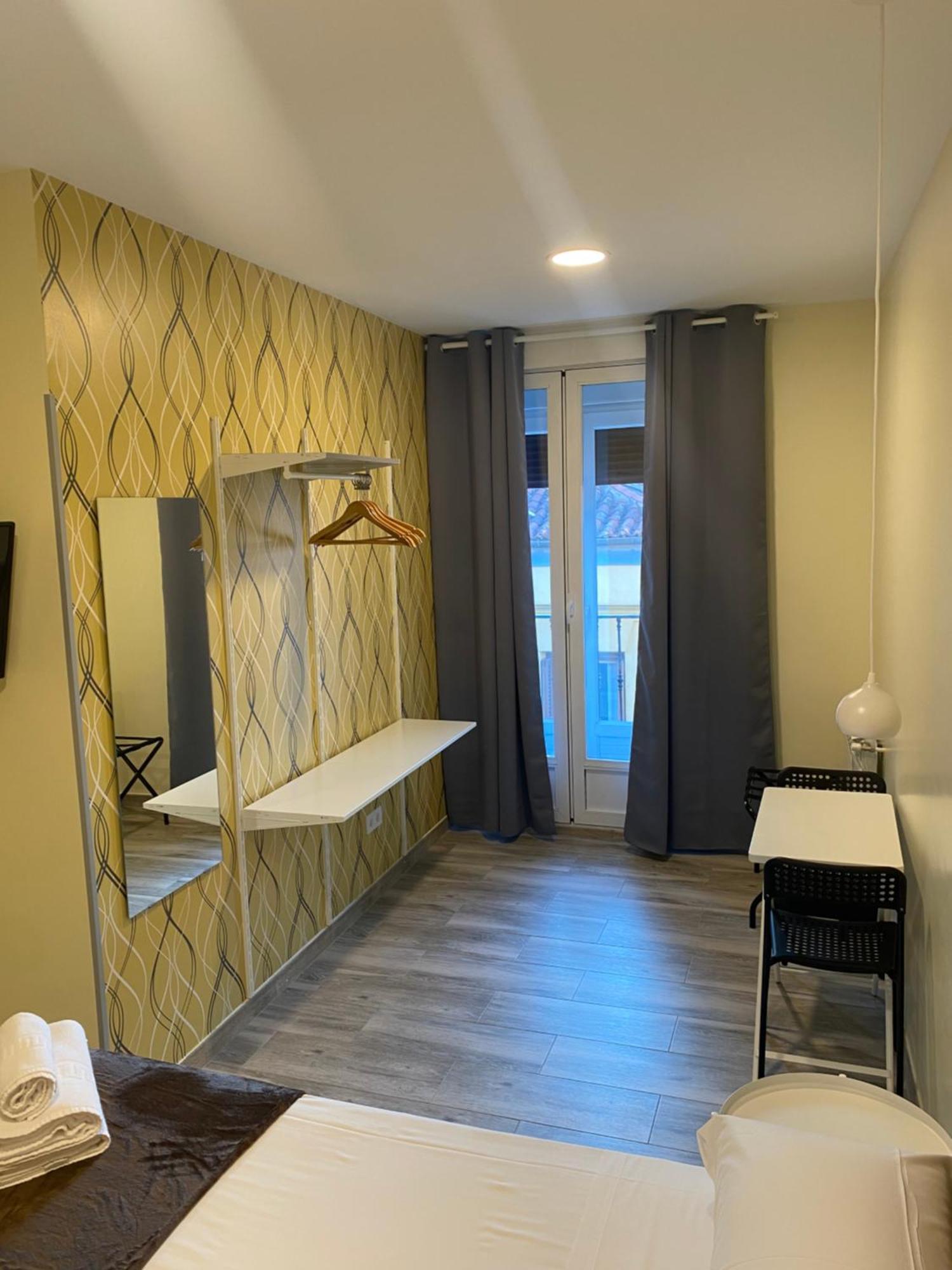 Hostal Oliver Мадрид Екстериор снимка