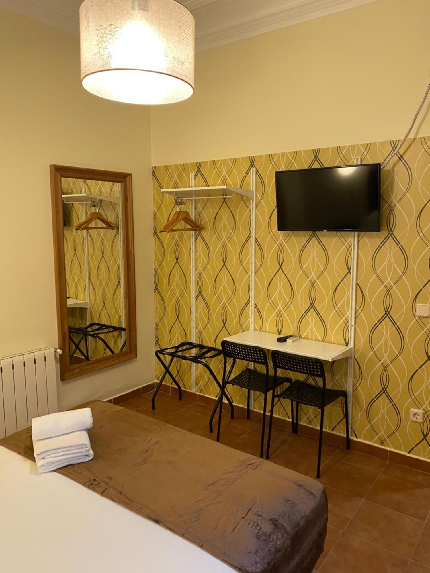 Hostal Oliver Мадрид Екстериор снимка