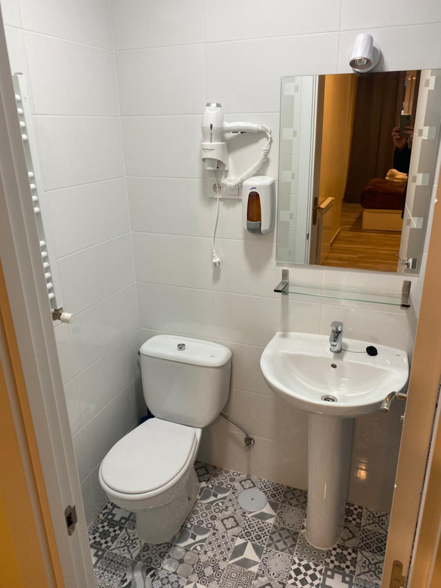 Hostal Oliver Мадрид Екстериор снимка
