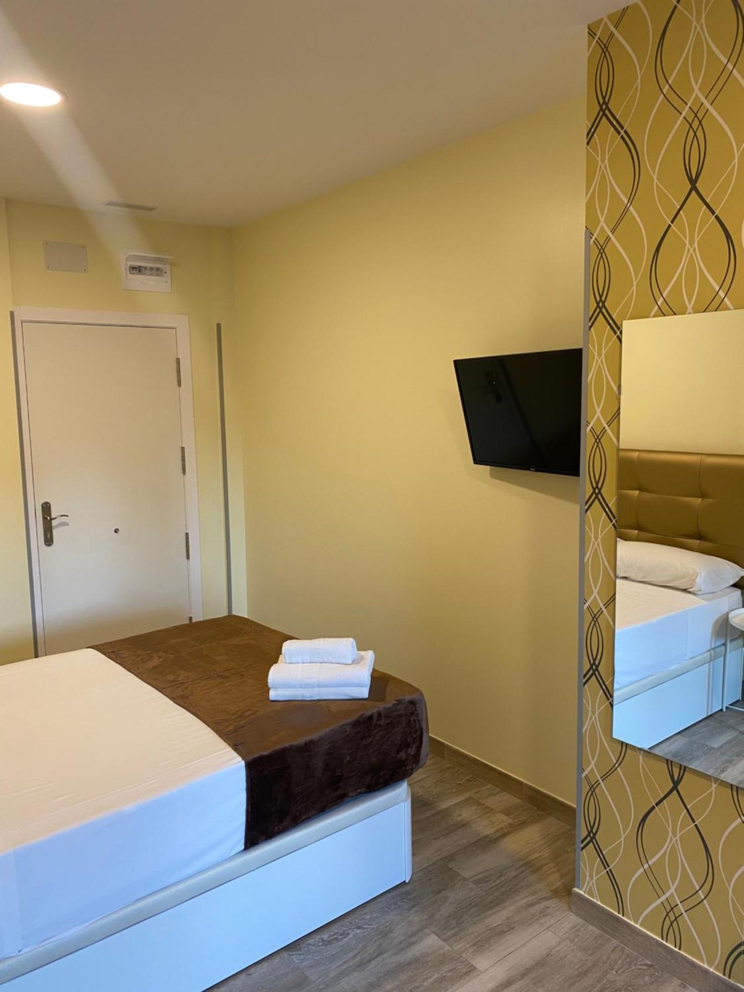 Hostal Oliver Мадрид Екстериор снимка