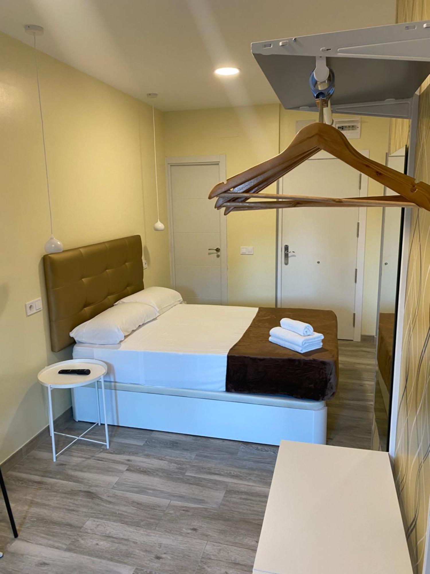 Hostal Oliver Мадрид Екстериор снимка