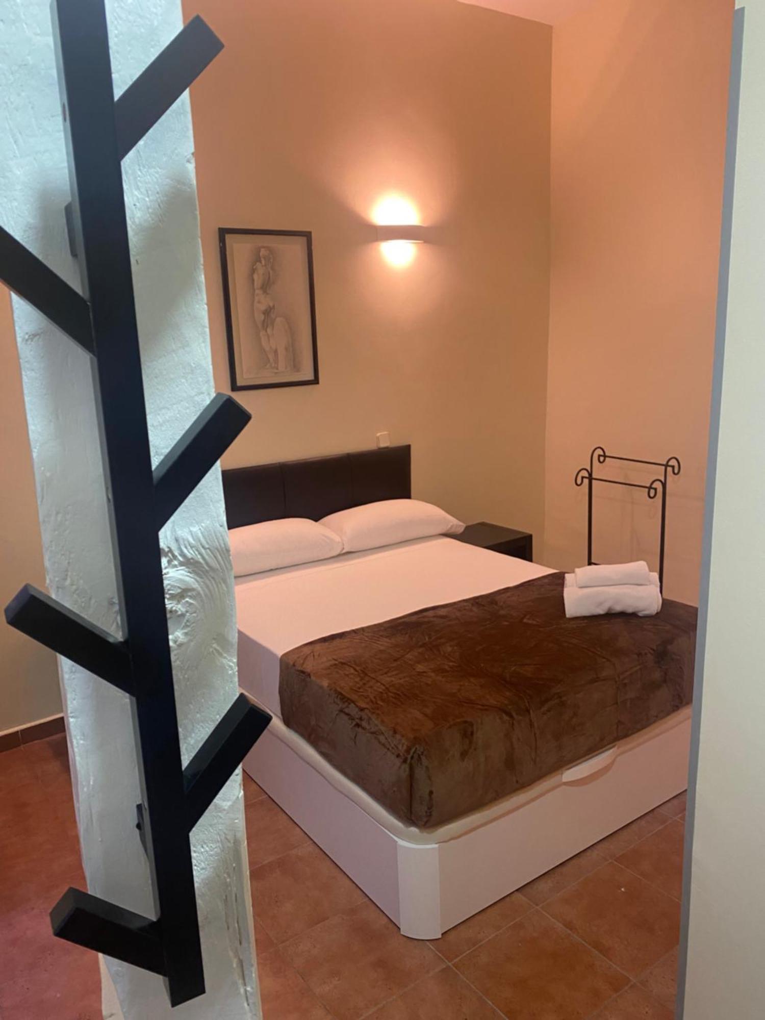 Hostal Oliver Мадрид Екстериор снимка